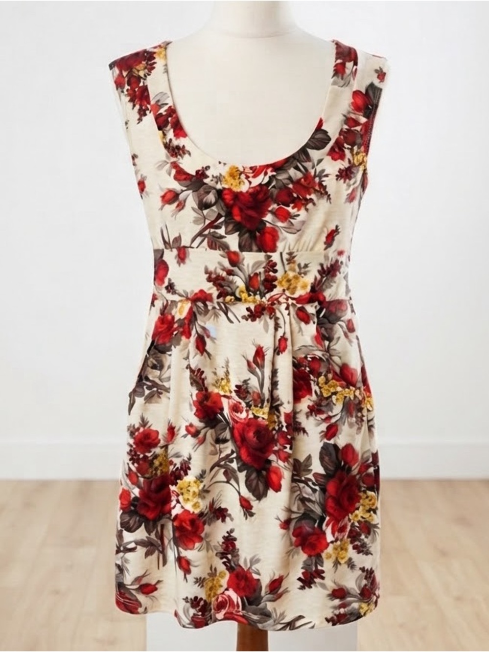 Costa Blanca| Cream Sleeveless Tunic Top w/Red & Yellow Floral Rose Print Sz S
